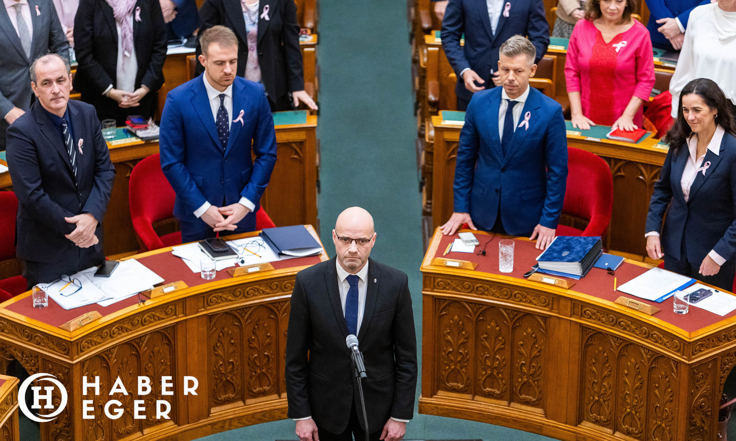 Radetzky András esküt tesz az Országgyűlés plenáris ülésén, miután a parlament a Médiatanács tagjává választotta 2026. október 13-án, Budapesten. Fotó: Úri Viktor / Haber Eger